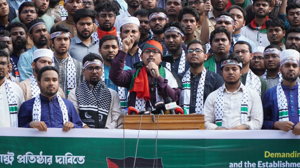 Bangladesh Islami ChhatraShibir organized a demonstration in protest against the barbaric Israeli genocide.

A resolute stance against ethnic cleansing and unwavering solidarity with the Palestinian struggle.
#FreePalestine 
#SaveGaza
