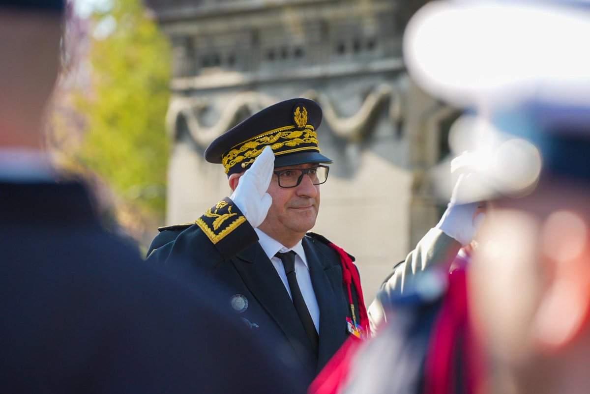 prefpolice's tweet image. #Cérémonie | Le préfet de Police @NunezLaurent a présidé ce jour, au cimetière de #Montparnasse,  en présence des représentants du @Gouv_mili_Paris, des @PompiersParis, des directions actives de la @prefpolice et de Béatrice Steffan, préfète et secrétaire générale de la zone de…
