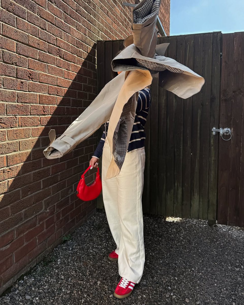 yumi_london's tweet image. Breezy essentials designed for warm city strolls☀️
@iqraaqadirkhan
Discover spring must-haves from our cropped trench jacket to cardigans. 

#loveyumi #springessentials #croppedjacket #metalliccardigan #cardigan #styleinspo #hotweatherfashion #onlineshopping #springfashion #ootd