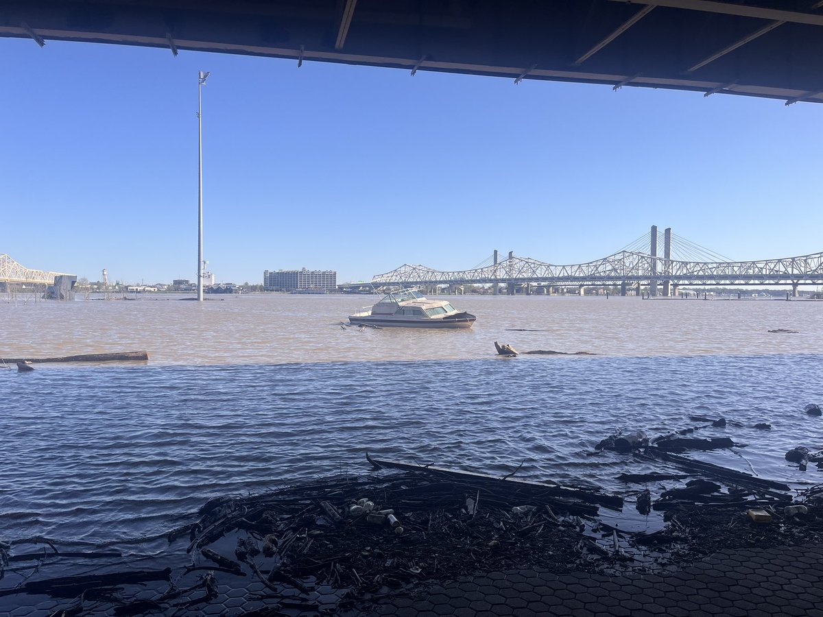 The Ohio River not expected to crest until tomorrow in #Louisville. Yes, that’s a boat that’s washed up on the Great Lawn downtown.