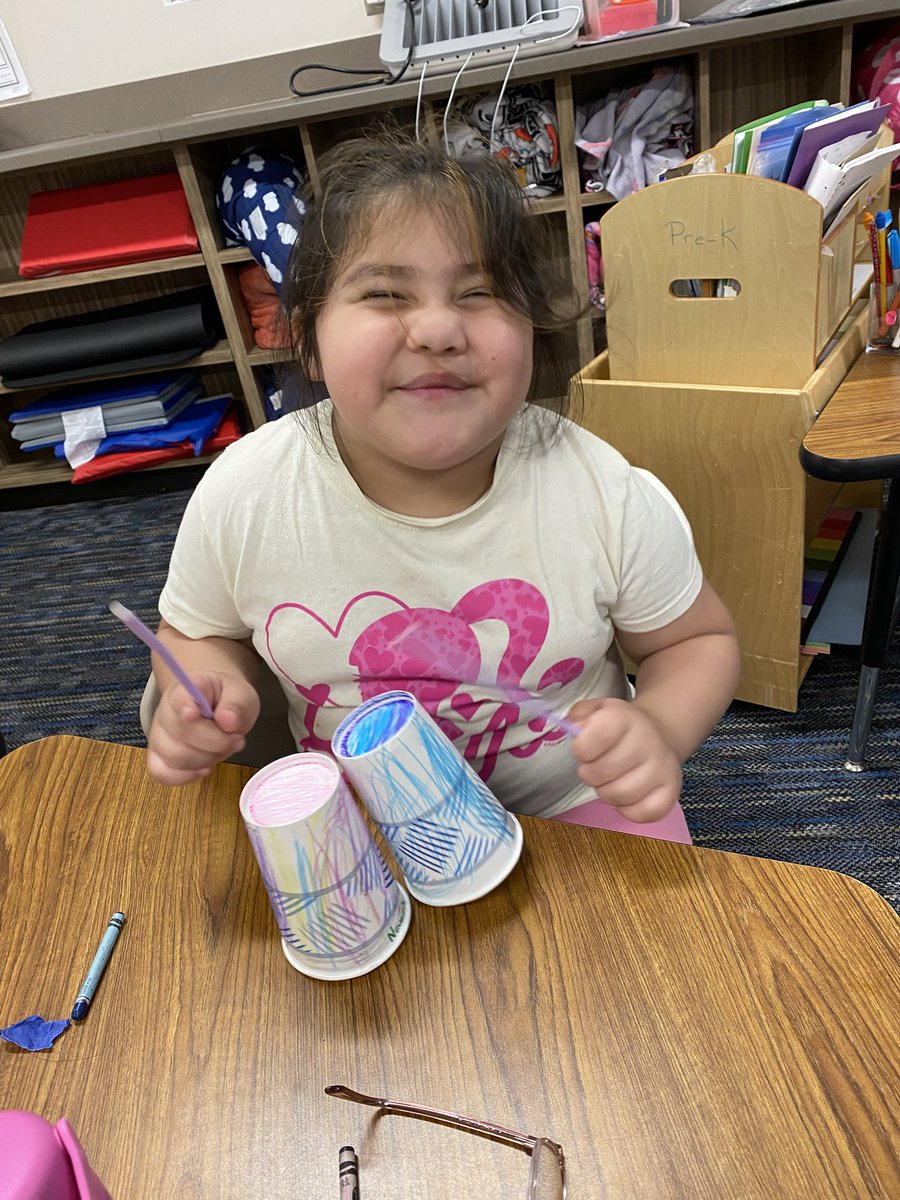 MsFrancos_class's tweet photo. @NAEYC in honor of Music Monday we made drums and then played them! #woyc25 #musicmonday https://t.co/mPLd1iudfc