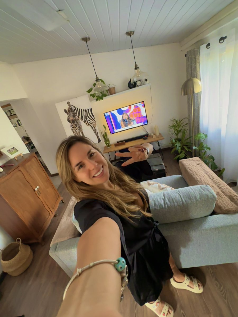 aggfavaro's tweet photo. Es mi cumple, me pedí el día! Así que los veo en vivooooo! 
Mándenme un saludooo
Les amo 🇺🇾 
#nadiedicenada https://t.co/iO0nQm1eIb