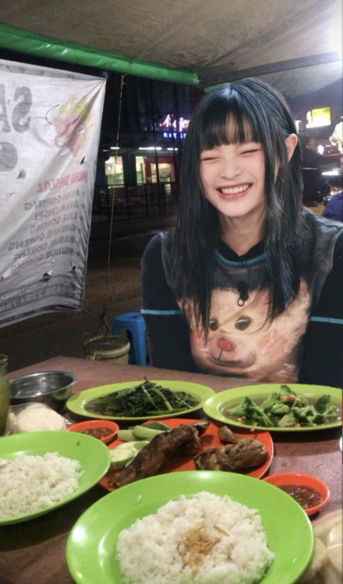 yrdlin's tweet photo. @anskhyrnns @tiket Yah ngapaen rumahnya kosong nis, dia di indo lagi pecel lele date ama w 😋 https://t.co/RVEmgVgFFu