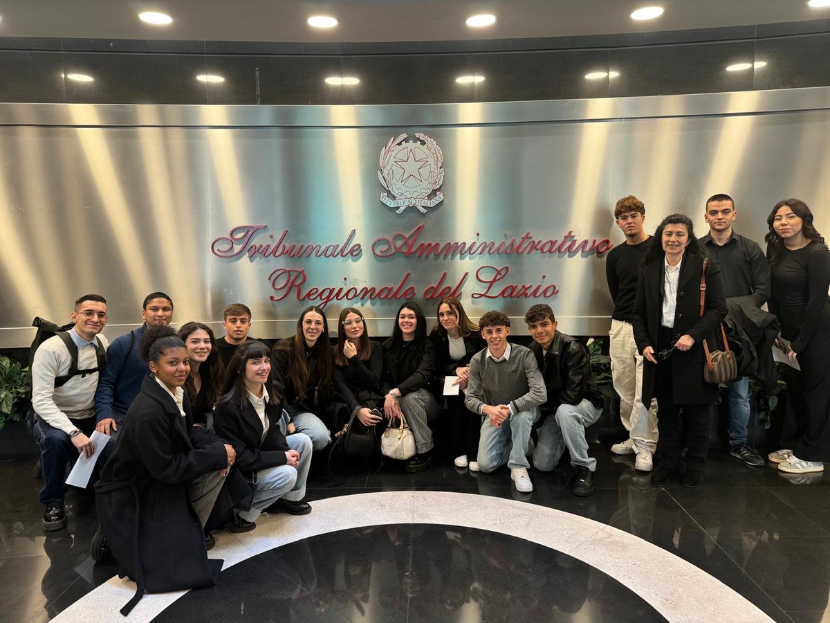 #dirittopenale
#giustizia
#giudiciperungiorno

Lo scorso 3 aprile una delegazione di alunni delle classi 5AFM e 5BSIA si è recata al Tar Lazio, accompagnata dalla professoressa Guarino, per partecipare ad un progetto culturale “Il Tar incontra gli studenti"