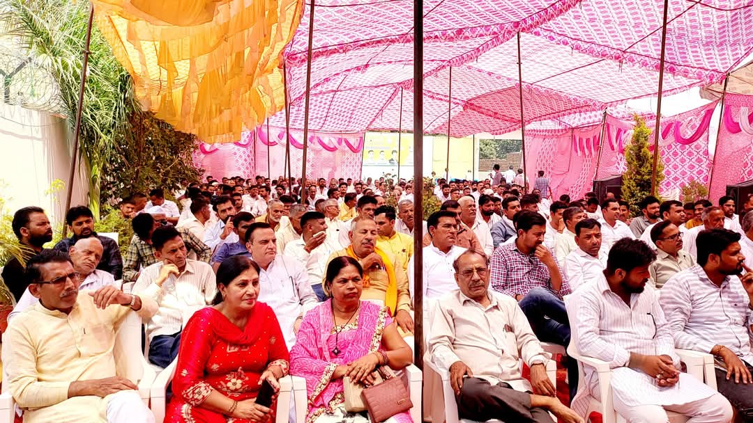 BJP4JilaSRE's tweet photo. विधानसभा गंगोह में आयोजित “सक्रिय सदस्य सम्मेलन” कार्यक्रम को जिला अध्यक्ष श्री @MahendrSainiBJP जी ओर गंगोह विधायक श्री @kiratsingh जी ने संयुक्त रूप से संबोधित किया।
#BJP4ViksitBharat
#ActiveMember
#BJPSthapnaDiwas https://t.co/AYowrdyh3D
