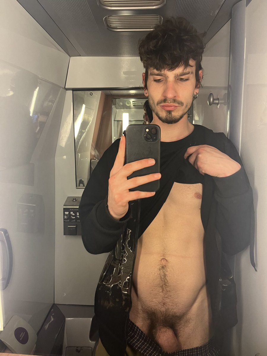 I like train 🚆 🍆
More on O.F ;) ❤️