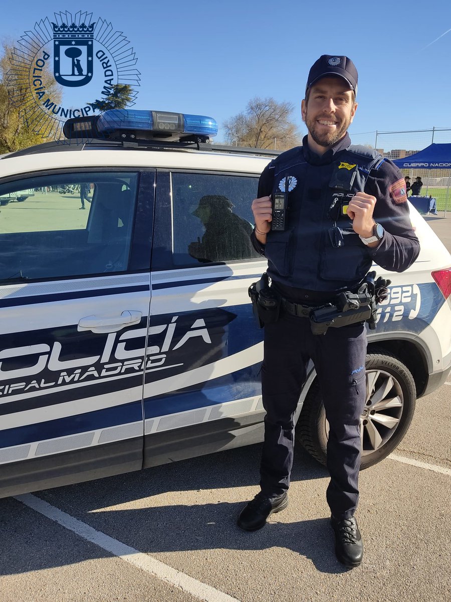 policiademadrid's tweet image. 👮‍♀️👮‍♂️En cada una de nuestras 22 Comisarías Integrales de Distrito encontrarás las Oficinas de Atención al Ciudadano, ante cualquier incidencia no dudes en acudir a ellas, te atenderán agentes especializados. 
#OAC 
#laPolicíadeTuCiudad
#PMM