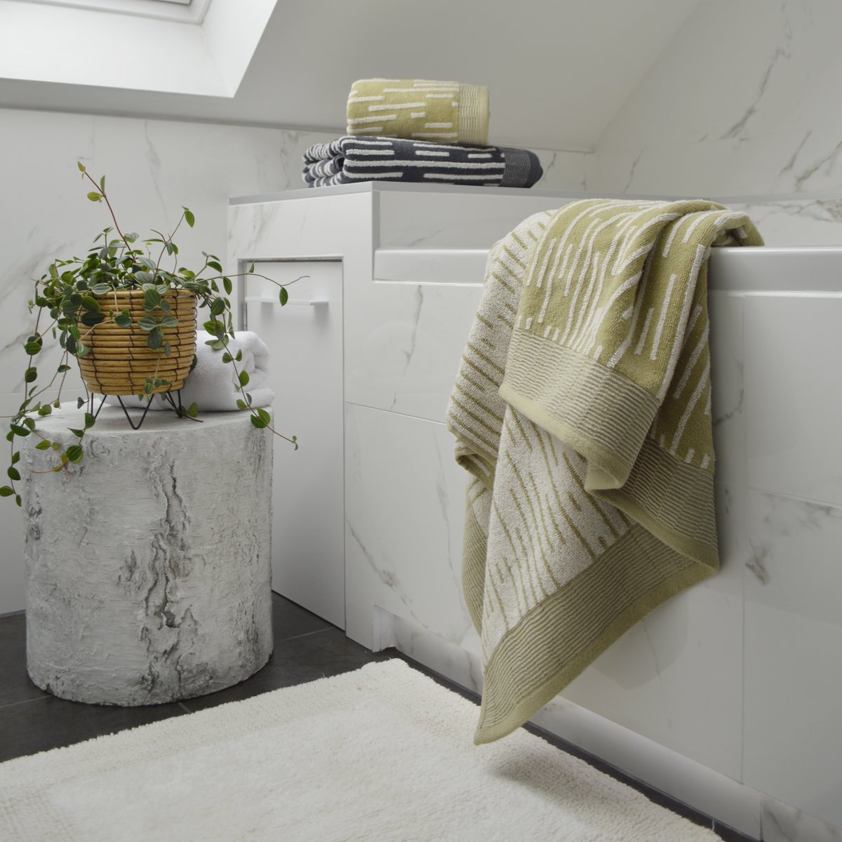 Looking for a Spring bathroom decor refresh? Add a stylish pop of colour to your bath time routine with our new collection of striped towels.🌈

allurebathfashions.co.uk/collections/ne…