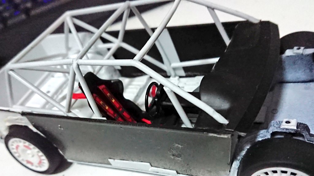 rinc007's tweet photo. アオシマ イプサム ツーリングカーもどき完成！
かつてのケンカレース、JTCCの雰囲気をイプサムに落とし込みました。
もちろん内装もガチンコ仕様。(作った人の頭が)マジでイカれてます。 https://t.co/4rvdVjfz6G