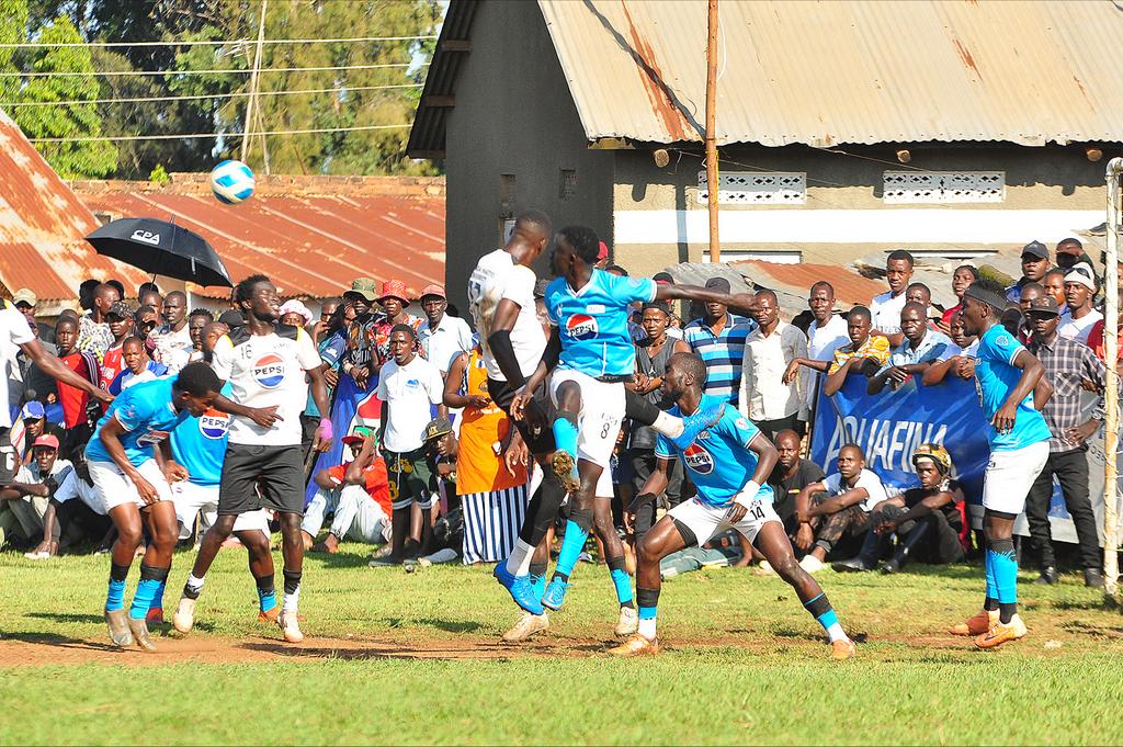 VBugerere's tweet image. #PepsiUFL | #Semifinal2 | #FirstLeg 

55' 

@umunkozi 1-0 @BugemaUniv 

#VoBUpdates | #LivefromNkozi 

⚽ Emmanuel Tumusiime 52' 
@Jackshots24 @uflug @VarsitysportsUG