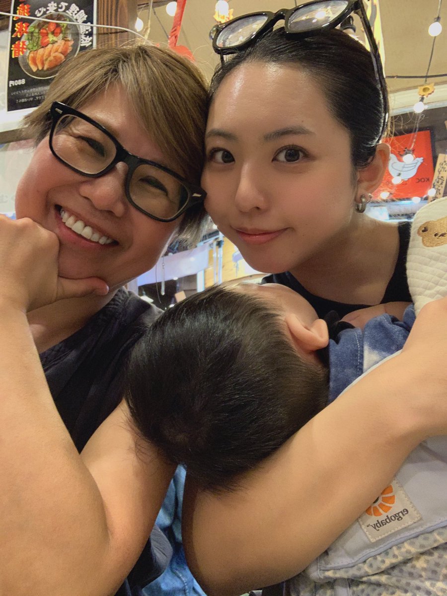 mikum22's tweet photo. メガネの度数あげてから見えすぎて、楽すぎて、良すぎてコンタクトに戻れへん毎日メガネしてﾏｽ
ちなみに母と同じ👓にしました https://t.co/SCgRJugNaQ