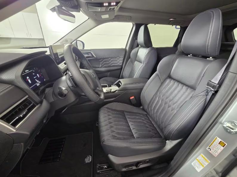 CityAuto's tweet photo. 🎶 New Yamaha® Speaker System 🎶 Immerse yourself in concert-quality sound with the exclusive Yamaha® audio system in the new 2025 Mitsubishi Outlander! Feel every beat and note as if the artist is performing right beside you. 🎵

Shop now: https://t.co/E58LFdp1wE https://t.co/Xu3AQr2JaR