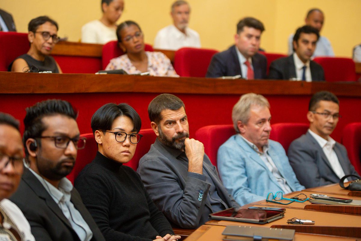 Le Gouvernement de Madagascar renforce le dialogue public-privé 💬 pour répondre aux défis économiques actuels. Des propositions concrètes sont en cours d’examen pour une réponse collective et durable 🌱. #Economie #Partenariat #Unité