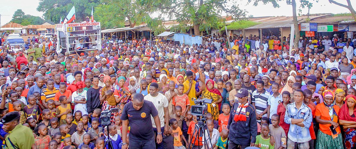 AdvMahinyila's tweet photo. Jioni hii Mwenyekiti wa Chama Taifa Mhe. @TunduALissu akiwasili Namtumbo kuendelea na Operesheni 

#NoReformsNoElection. https://t.co/GqWgPspdSM