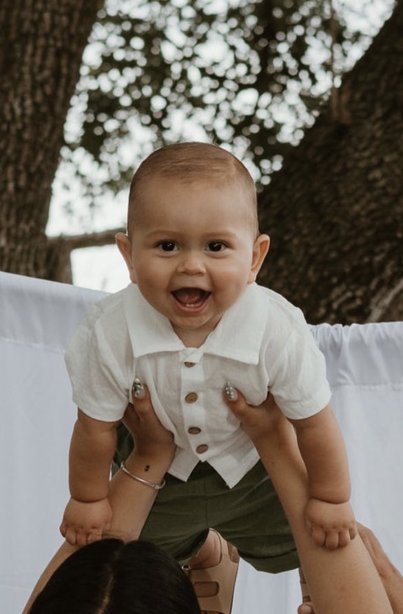 hendrianabracho's tweet photo. Para tu amor lo tengo todo, lo tengo todo y lo que no tengo también, lo conseguiré🤍 gracias por sanarme, eres demasiado amado mi príncipe de mamá. https://t.co/7amTT10nPl