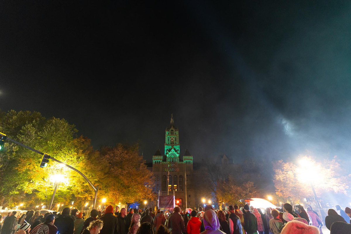 DroneShowDotCom's tweet photo. At Drone Show, we pride ourselves on delivering breathtaking drone light shows that leave audiences in awe. One of our spectacular recent events took place on 3/15/2025 at Brian Head Resort, a popular ski destination in southern Utah.

https://t.co/h8v4BridcP https://t.co/29pzTHcmmj
