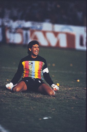 alemoralesm's tweet photo. Luego de más de 30 años hoy nos volveremos a ver. 
Papi, danos una manito por fa 💛. https://t.co/i1iTmXkWw8