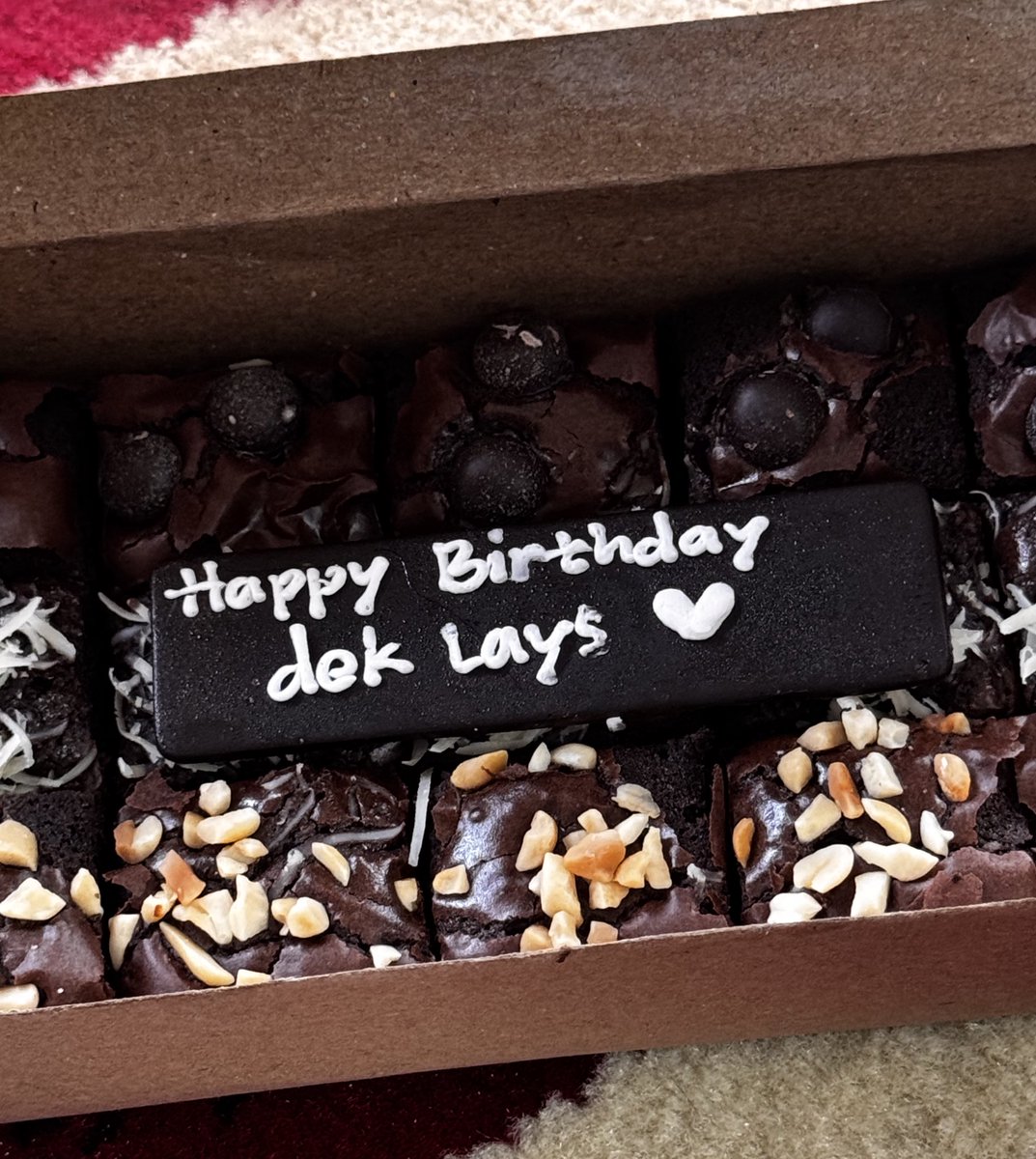 “semua aku dirayakan 🥺”

meskipun udah lewat jauh hari tapi masih pada inget huhu (agak kaget tadi ku kira mau surprise ke yang lain taunya buat aku sendiri padahal udah ikut tepuk tangan lol)