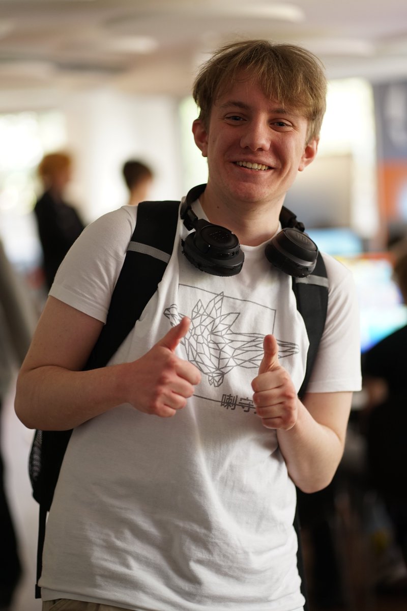 ERdeStar's tweet photo. Happy #MegaMEW Leute

War ein cooles Event mit euch <3 https://t.co/lnUtGCUkl8