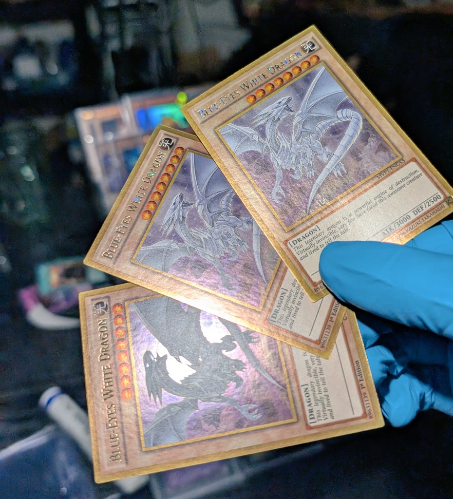 SamScalik's tweet photo. Love the BLUE EYES WHITE DRAGONS!!!! GOLD! BLING BLING #YUGIOHTCG #YUGIOH #BLING #yugiohcommunity #yugiohtrades #blueeyeswhitedragon #bewd #dragons #white #blackandwhitephotography #photooftheday #picoftheday #instagood #viral #cardgame #shiny https://t.co/P4WgefUWUt