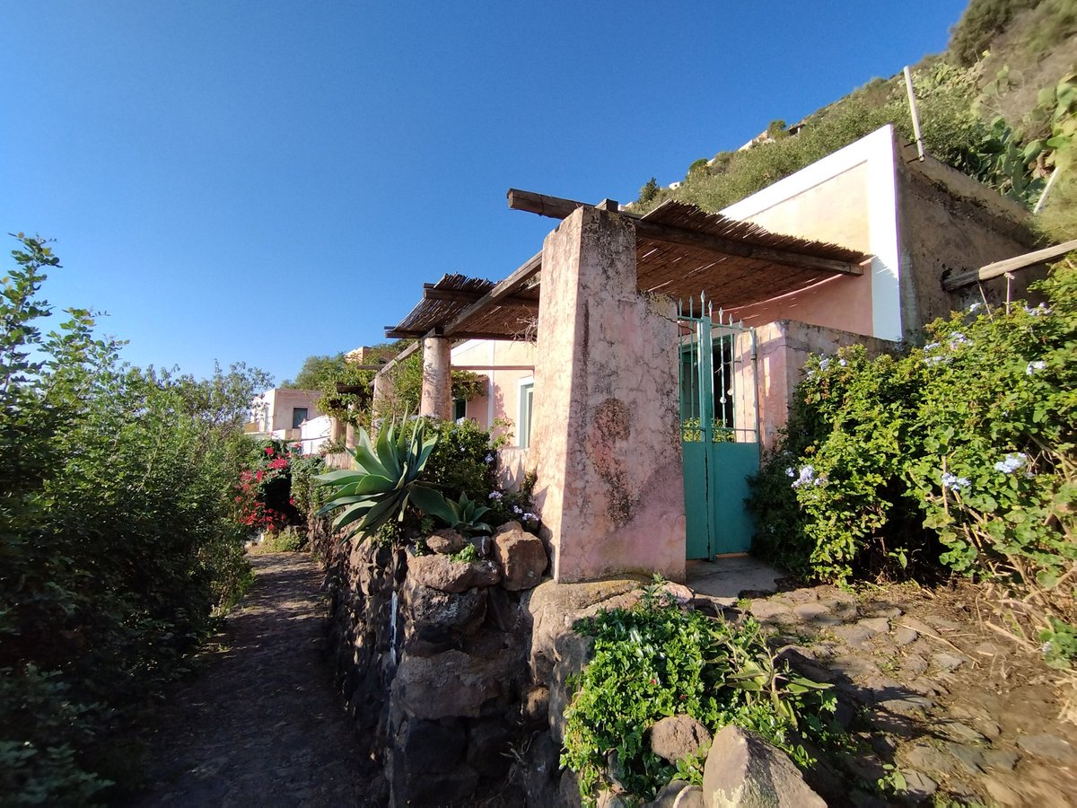 PAngelogitto's tweet photo. Scorci dell' isola di #Alicudi, Isole #Eolie. https://t.co/wHEaaRJwmS