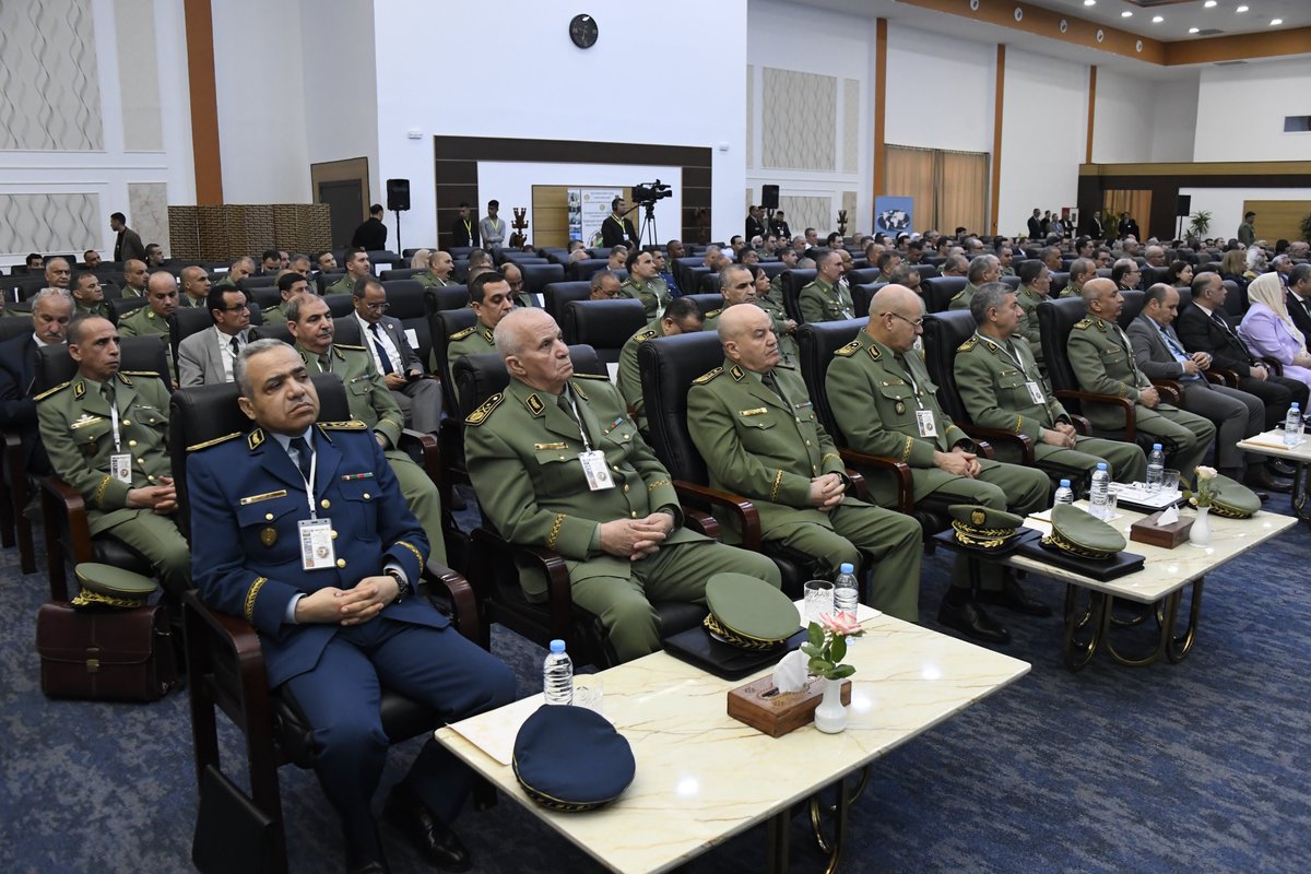 📌المعهد العسكري للوثائق والتقويم والإستقبالية لوزارة الدفاع الوطني،ينظم  ملتقى بعنوان: "تعزيز الجبهة الداخلية والتلاحم الوطني: بين التحديات الداخلية والتهديدات الخارجية"، تحت إشراف السيد اللواء محمد الصالح بن بيشة، الأمين العام لوزارة الدفاع الوطني.