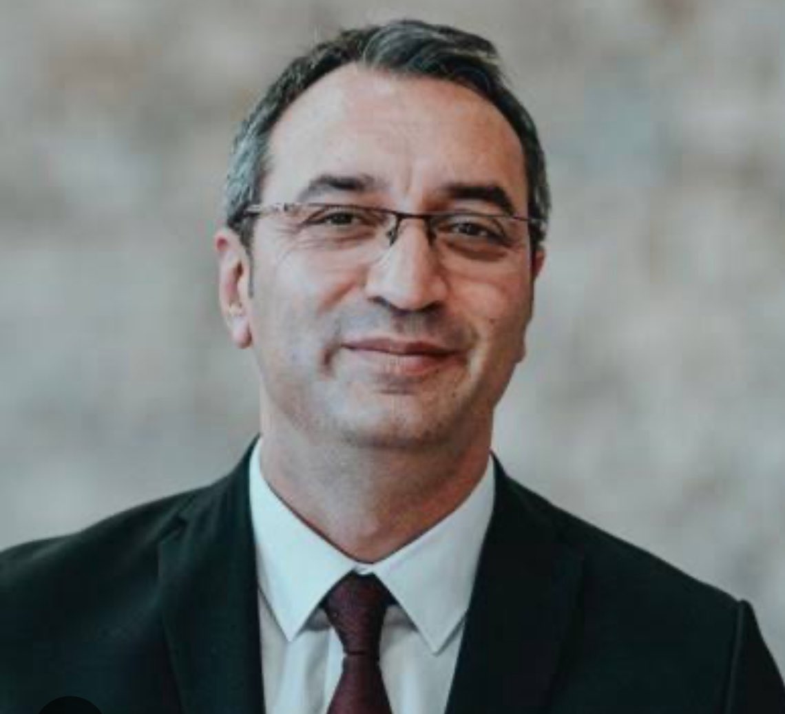 ❗️Bizler yemin ettik insan hayatını kurtarmak için !

❗️Bizler hayatlarımızı  adadık başkalarını yaşatmak için !

Bir avuç militan zihniyete geçit vermez Adli Tıp’da karar mercii meslektaşlarımın; aklı da yüreği de meslek ahlakı da…

❗️İnanıyorum ki #MahirPolat için de en doğru