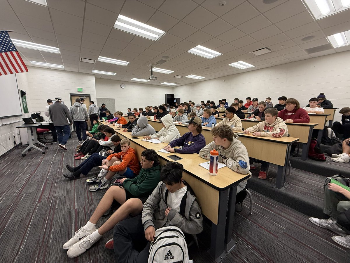 Football School means sharpening the mind before sharpening the pads.
Tuesday mornings are about football IQ — knowing the game, understanding situations, and seeing the big picture.

Championship teams don’t just play fast. They think fast.
#TeachItTuesday #FootballIQ