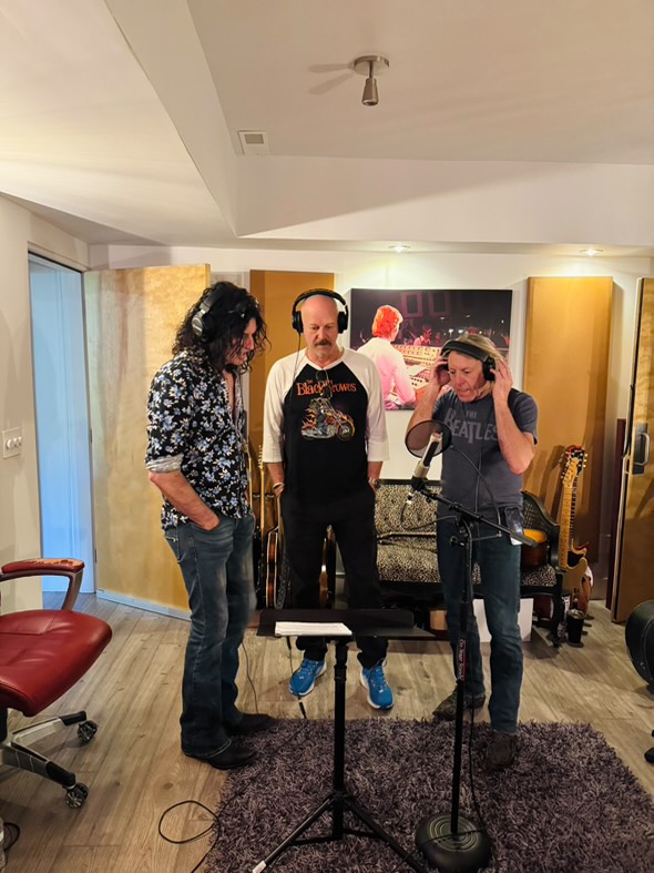 ribbonmics's tweet image. "The AEA N22 is like an elevated Swiss Army knife.”
Grammy-credit producer and owner of TennTones Clarence Jey put it to the test on vocals, sax, drums &amp;amp; gang vocals during a Foreigner tribute session—and it nailed every take. 🎙️

#AEAN22 #RibbonMic #StudioGear #MusicProduction