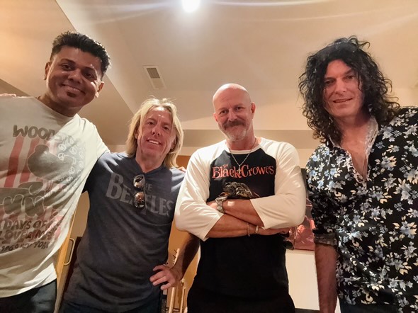 ribbonmics's tweet image. "The AEA N22 is like an elevated Swiss Army knife.”
Grammy-credit producer and owner of TennTones Clarence Jey put it to the test on vocals, sax, drums &amp;amp; gang vocals during a Foreigner tribute session—and it nailed every take. 🎙️

#AEAN22 #RibbonMic #StudioGear #MusicProduction