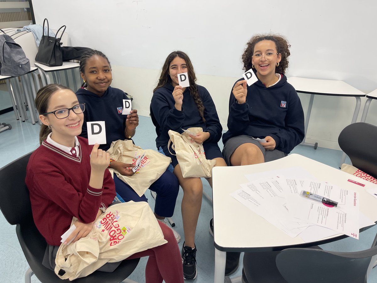 BritishValencia's tweet image. Our students took part in a talk about #GirlsInTech aimed at breaking stereotypes and guiding them towards exciting opportunities the tech world can offer. We remain committed to opening doors and encouraging students to take their place in shaping the future 🌍✨#BSV #CognitaWay