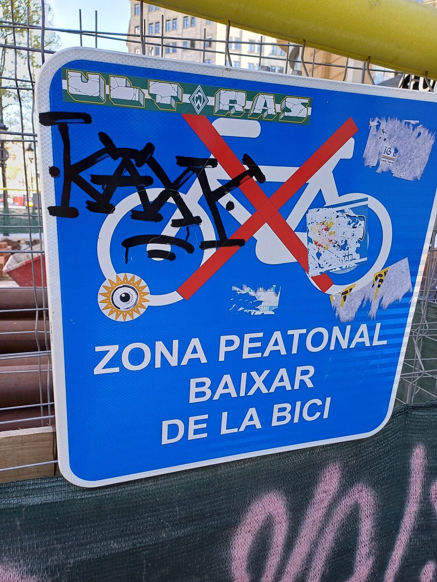 CATerrades's tweet photo. #caterrades per a vianants a #Barcelona https://t.co/qWtgYzU4Zv