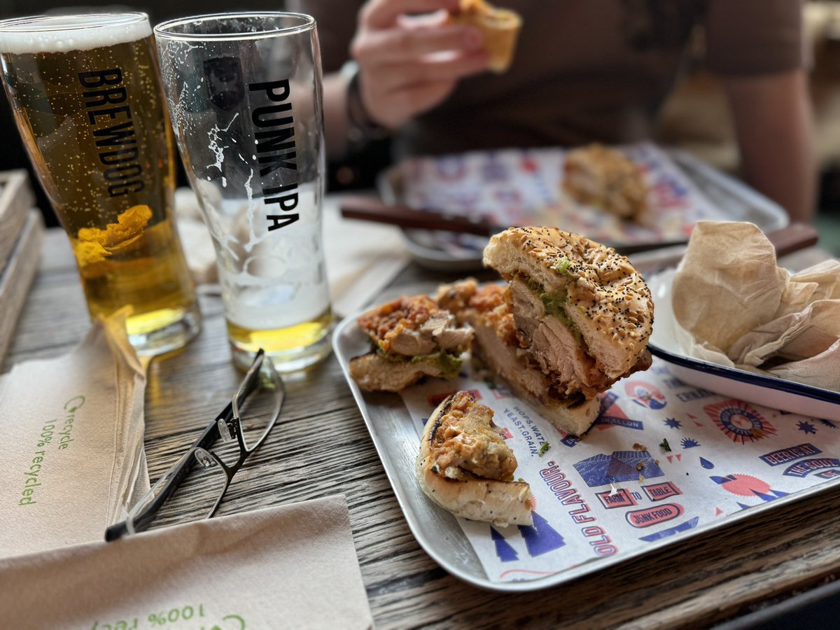 Taking a day off… bite to eat and beers before we find our hotel… Frank Turner at the O2 later followed by a lazy Wednesday…

Might work Thursday if I really need to 😈😂