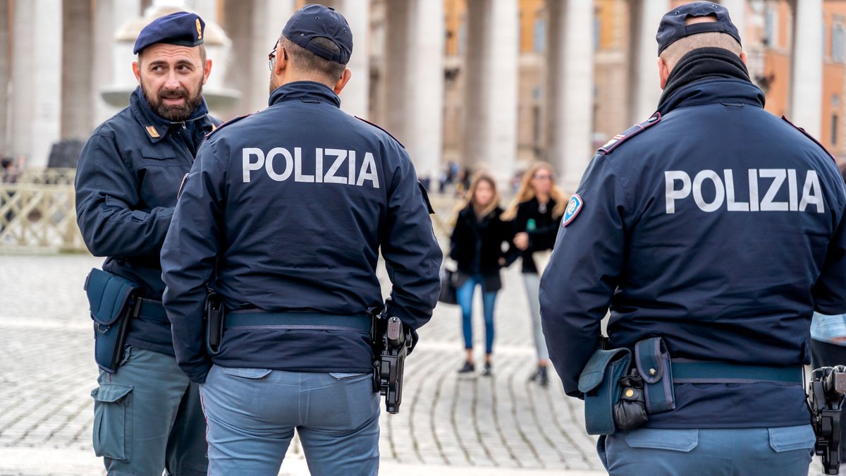 MenaToday1's tweet image. Italian #police said on Tuesday they had #dismantled a #migrant #smuggling #network, leading to the arrests in several countries of 15 Egyptians involved in using #sailboats for dangerous illegal sea crossings from #Turkey to #Greece and Italy #Egypt 
tinyurl.com/ycxkpv3m