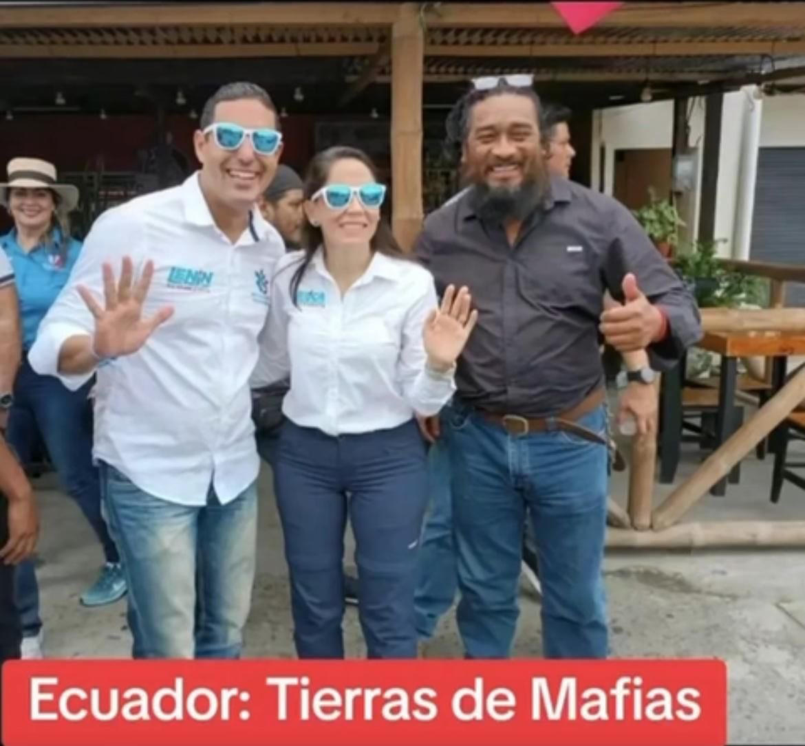 runariasokuu's tweet photo. Siempre ha sido criminales, siempre han trabajado con ellos. Ese es el pacto obscuro. Con el tío del negro Willy, que decepción por los que votan por criminales. De verdad que pena. Que más pruebas quieren? https://t.co/LN5309LZoT