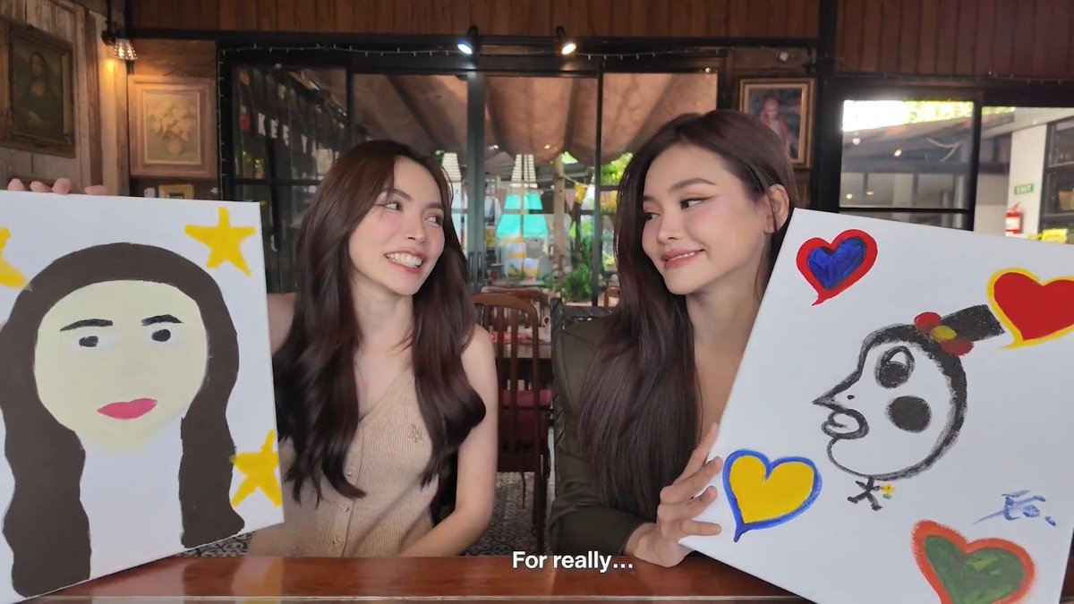 Campai_'s tweet photo. ชอบดีเทลภาพที่เขาวาดมาก มีการรายล้อมเหมือนกันไปอีก อีกคนดวงดาวรายล้อมแทนความหมายการเป็น Star อีกคนหัวใจรายล้อมแทนความรัก 🙂‍↔️😌

“ผู้หญิงคนนี้เค้ารายล้อมไปด้วยดวงดาว นิยามว่าเป็น Superstar”

“ชื่อรูปว่า Fantastic แล้วก็รายล้อมไปด้วยความรักเหมือนกัน”

#อิงฟ้ามหาชน #ชาล็อตออสติน 
#อิงล็อต #englot