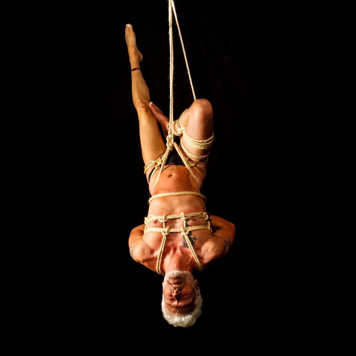 New BTS Analysis:  The model is suspended primarily from the waist and hips.  They are also bound with a Futomomo and a chest harness similar to a Shinju but with an interesting alternate way to do the vertical support straps.  Learn more at: 

TheDuchy.com/bts-waist-inve…