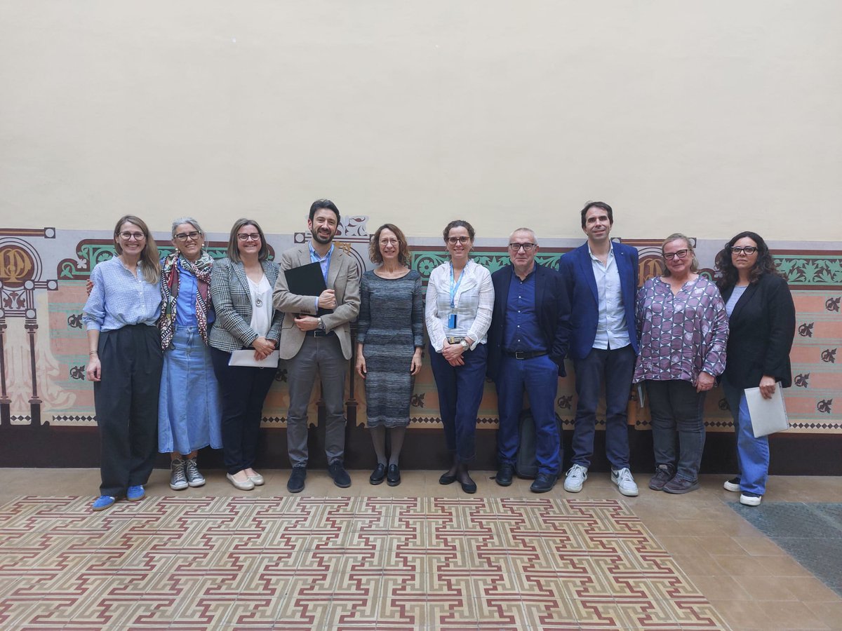 Reunió de l'equip de transformació de l'atenció intermèdia amb la consellera Olga Pané, i la directora general de Planificació en salut, Aina Plaza, per comentar els avenços del pla de transformació i els nous objectius:

👉🏻 Una atenció intermèdia centrada en l'atenció integrada.