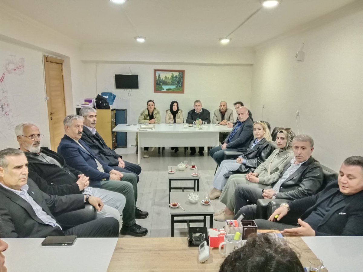 DEVA Partisi Genel Merkez Halkla İlişkiler Başkan Yardımcımız <a href="/mesutgunaydin12/">Mesut Günaydın</a> Bey ve Bingöl İl Yönetimi olarak DEM Partisi il Binası Ziyaret Edip Yeni Yönetimlerini  Tebrik Ettik.
Göstermiş oldukları Misafirperverlik İçin Teşekkür Ediyoruz.