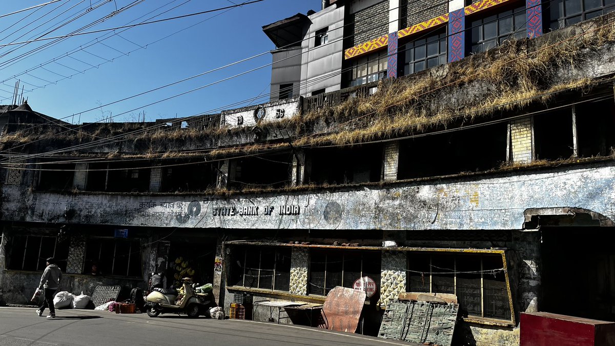 State Bank of India – one of the early symbols of post-independence progress. 🇮🇳 

This abandoned SBI building, once a bustling hub of transactions in Dharamshala, now stands deserted.
🏛️

<a href="/TheOfficialSBI/">State Bank of India</a> 

 #Dharamshala #SBI #StateBankOfIndia #traveler