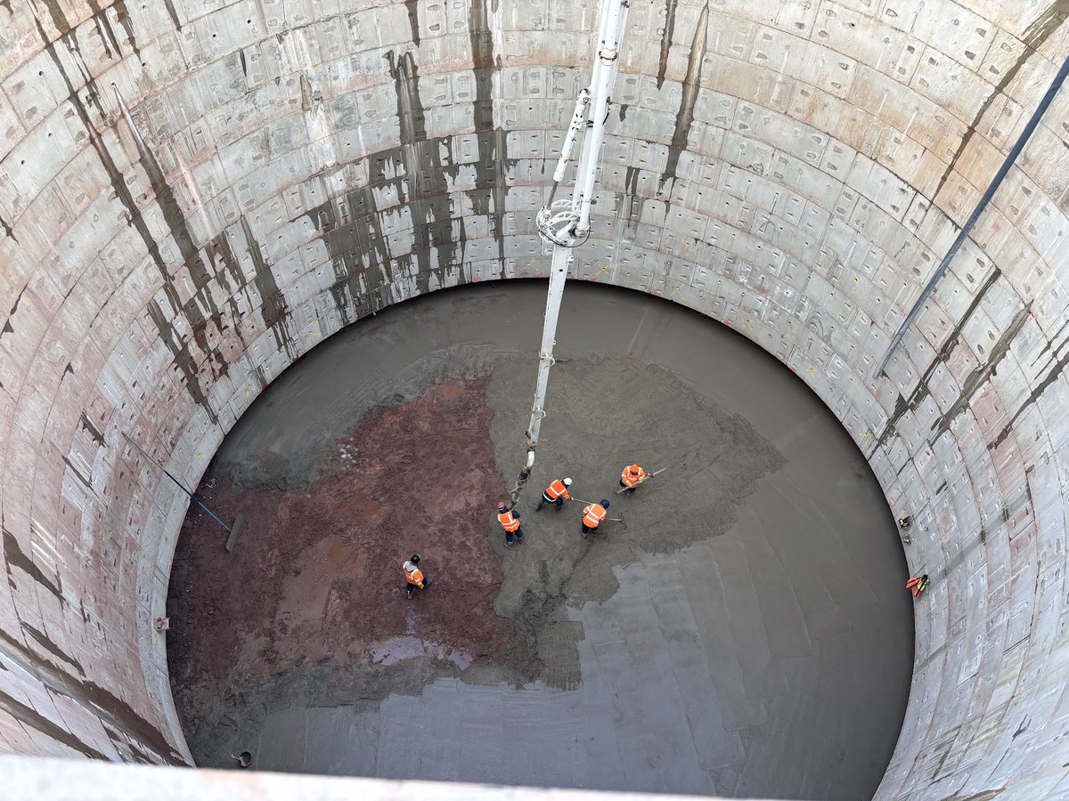 DoneganCivils's tweet photo. 🚧 Progress at Bury 📷 - Over 2,000m³ of concrete poured for two new storm tanks — laying foundations and boosting stability. A big step toward 6,000m³ of added stormwater storage to protect the local network. Solid progress — thanks to the team! #EngineeringProgress #BuryWwTW https://t.co/6LrTLNAwu0
