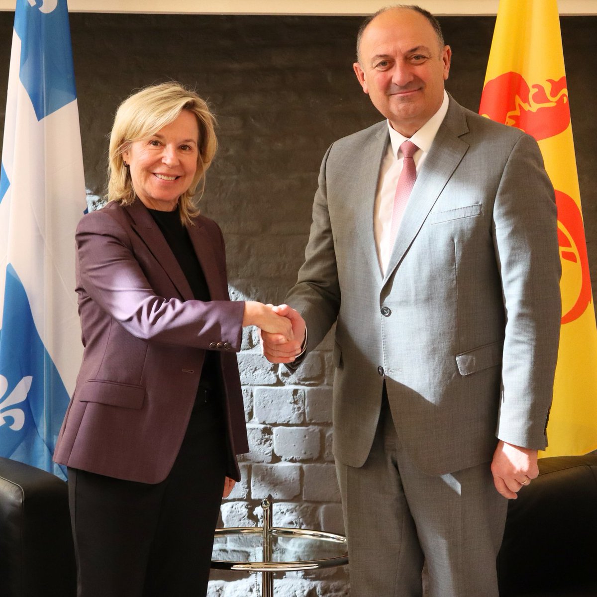 Willy BORSUS (@wborsus) on Twitter photo J’ai reçu ce matin <a href="/M_Biron/">Martine Biron</a>, Ministre québécoise des Relations internationales. La #wallonie et le #québec entretiennent des relations privilégiées depuis de nombreuses années. Un lien qu’il faut continuer à développer et à renforcer notamment dans ce contexte mondial tendu ! J’ai reçu ce matin <a href="/M_Biron/">Martine Biron</a>, Ministre québécoise des Relations internationales. La #wallonie et le #québec entretiennent des relations privilégiées depuis de nombreuses années. Un lien qu’il faut continuer à développer et à renforcer notamment dans ce contexte mondial tendu !