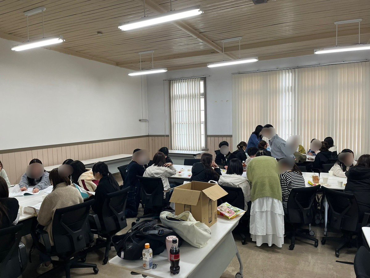 SMAkansai's tweet photo. 先日の履修登録相談会にお越しいただいたみなさま、ありがとうございました！
ソーシャルメディア研究会のことを知っていただくきっかけにもなり、嬉しく思っています😸🍓

今週木曜日18:00～ゆりの木会館にて活動を行います！🏫✨
少しでも興味があれば、気軽に来てください♡
お待ちしております！🌱 https://t.co/tJHrIY2FEL