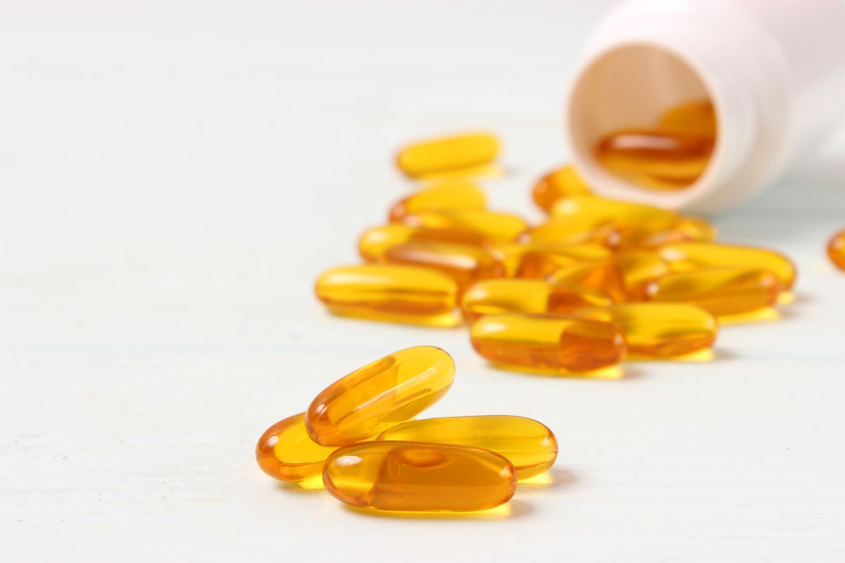 💊¿Puede la #VitaminaD prevenir o evitar la progresión de la #EsclerosisMúltiple?

📝 Un estudio de la <a href="/umontpellier/">Université de Montpellier</a> observó la eficacia del colecalciferol (Vitamina D3).

👥 Un 1º grupo de estudio recibió 2,5 mg de colecalciferol y un 2º un placebo, ambos cada 2 semanas durante