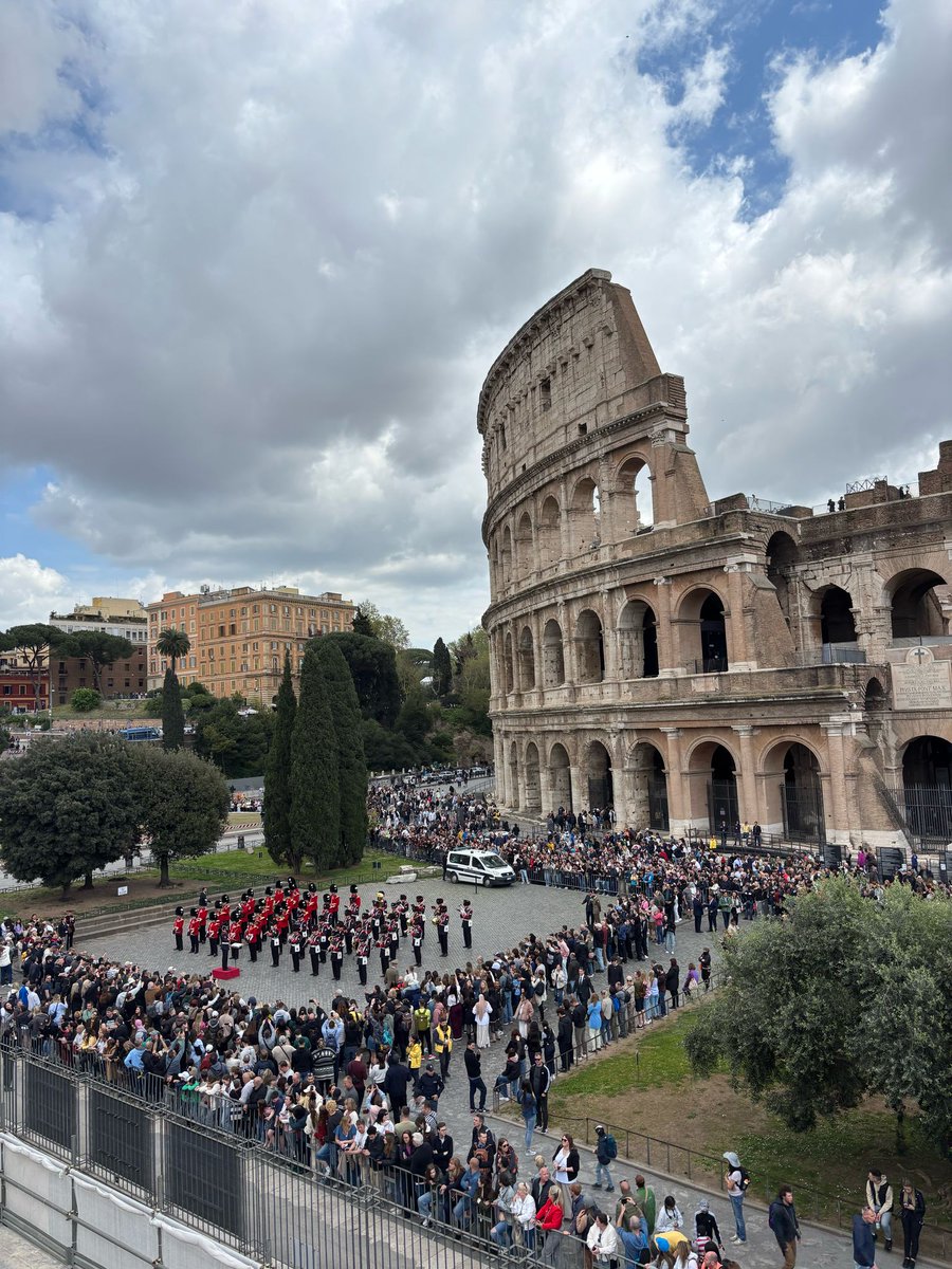 Comin & Partners (@cominandpa) on Twitter photo Questa mattina il <a href="/ParcoColosseo/">🏛 Colosseo • Foro Romano • Palatino</a> ha ricevuto la visita delle Loro Maestà il Re Carlo III e la Regina Camilla del Regno Unito di Gran Bretagna e Irlanda del Nord accolti dal Min. <a href="/AlessGiuli/">Alessandro Giuli</a>, <a href="/MiC_Italia/">Ministero della Cultura</a>, dal Direttore del PArCo <a href="/alfonsinarusso_/">Alfonsina Russo</a> e dal divulgatore <a href="/albertoangela/">Alberto Angela</a> Questa mattina il <a href="/ParcoColosseo/">🏛 Colosseo • Foro Romano • Palatino</a> ha ricevuto la visita delle Loro Maestà il Re Carlo III e la Regina Camilla del Regno Unito di Gran Bretagna e Irlanda del Nord accolti dal Min. <a href="/AlessGiuli/">Alessandro Giuli</a>, <a href="/MiC_Italia/">Ministero della Cultura</a>, dal Direttore del PArCo <a href="/alfonsinarusso_/">Alfonsina Russo</a> e dal divulgatore <a href="/albertoangela/">Alberto Angela</a>