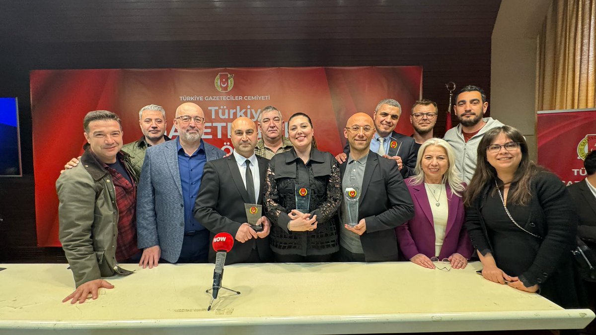 nowhaber's tweet photo. Türkiye Gazeteciler Cemiyeti 66. Başarı Ödüllerine #NOWHaber damgasını vurdu!

#NOWHaber muhabir ve kameramanları TV Haber Ödülü kategorisinde ödüllerini aldı. 

🏅 TV Haber Dalı Ödülü
#FıratIrmak ile #MuratMahmutÖzgün 
 
🏅 TV Haber Övgü
#BerilÖtkan

🏅 TV Haber Övgü
#Emreİzkübarlas ile #ÇağlarGüner

🏅 TV Kamera Çalışması Övgü
#GökhanArıkan