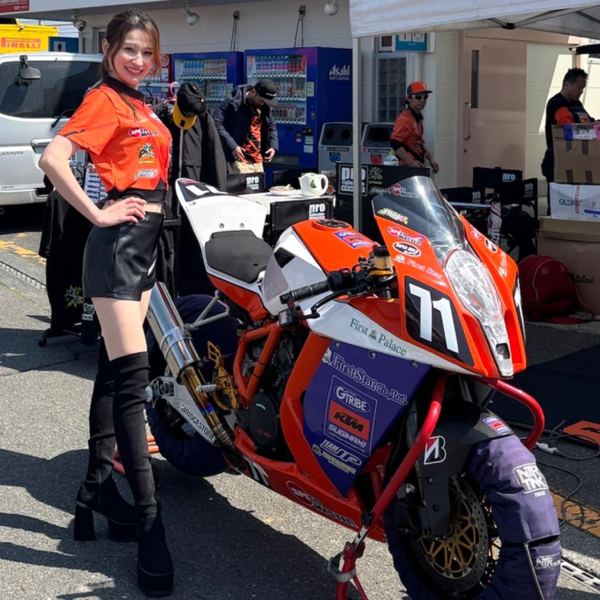 pulama_official's tweet photo. 2025筑波ツーリスト・トロフィー★
#筑波サーキット
BOTTクラスにて
#KTM杉並 様 レースクイーンとして
九条千尋が
KTM1190RC8R #新庄雅浩 選手の応援を努めさせていただきました。

この度は九州から本当にありがとうございました🙇‍♀️✨

#筑波サーキット
#九州から全国へ
#筑波ツーリスト
#KTM杉並 https://t.co/kNuYrk6wQQ