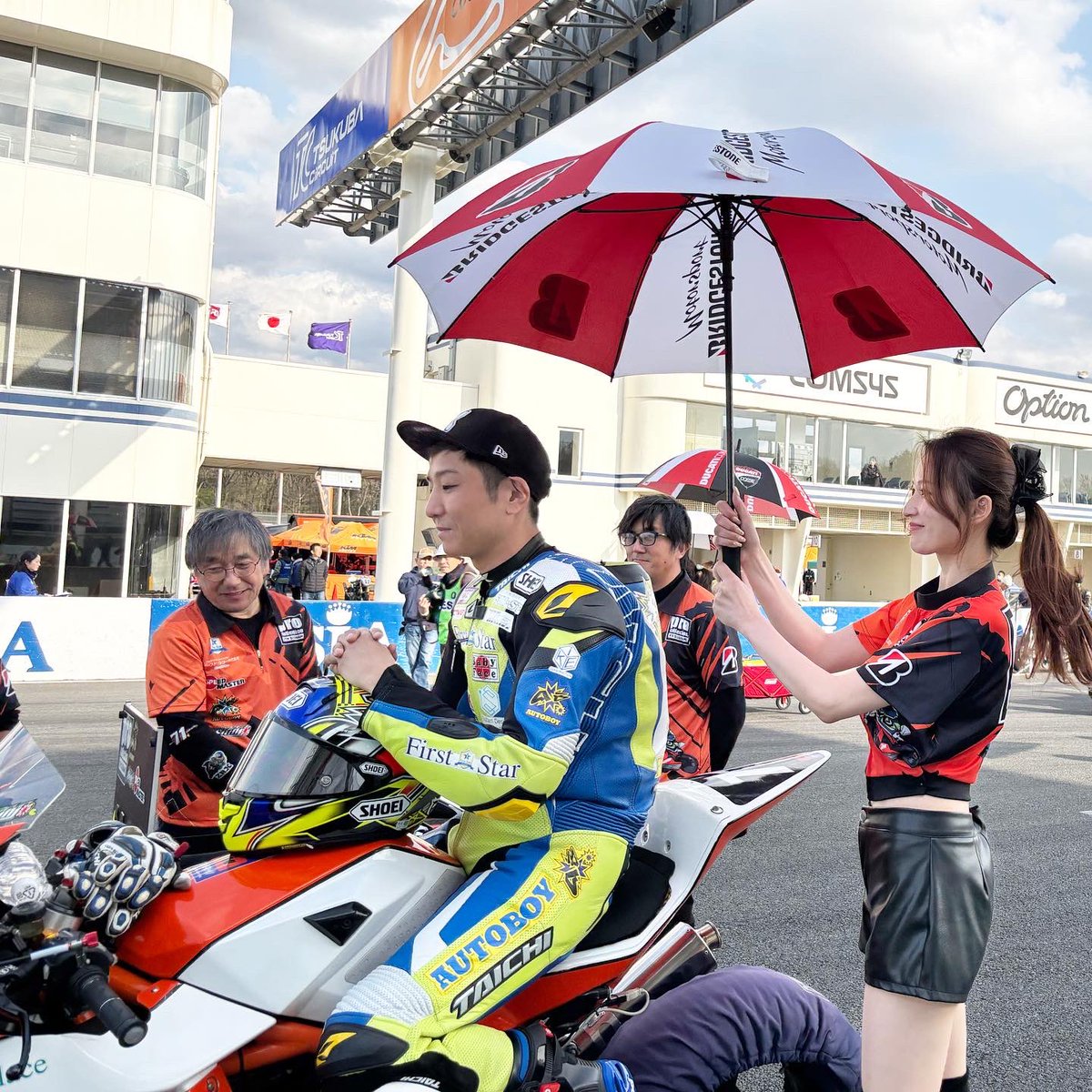 pulama_official's tweet photo. 2025筑波ツーリスト・トロフィー★
#筑波サーキット
BOTTクラスにて
#KTM杉並 様 レースクイーンとして
九条千尋が
KTM1190RC8R #新庄雅浩 選手の応援を努めさせていただきました。

この度は九州から本当にありがとうございました🙇‍♀️✨

#筑波サーキット
#九州から全国へ
#筑波ツーリスト
#KTM杉並 https://t.co/kNuYrk6wQQ