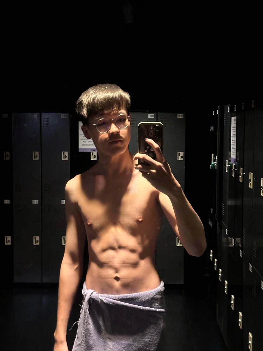 最近   我獨自升級   好像挺紅的
剛好前幾天解鎖人生新體驗
到哀居限動說的神秘地方
來場   我獨自探險（？ 🫣