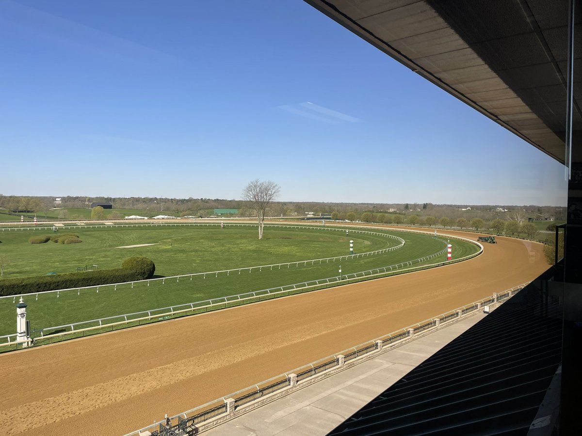 DRFRusso's tweet photo. It is see-your-breath cold, but the sun is shining for the biggest day of the #Keeneland spring meet. https://t.co/y8fjNfzvQ5